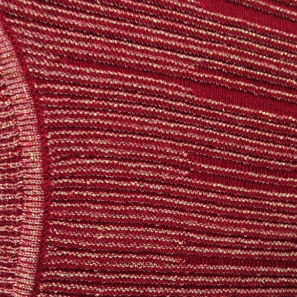 Alfani Size Large RedTop with Gold Metallic Detailing - Picture 4 of 5